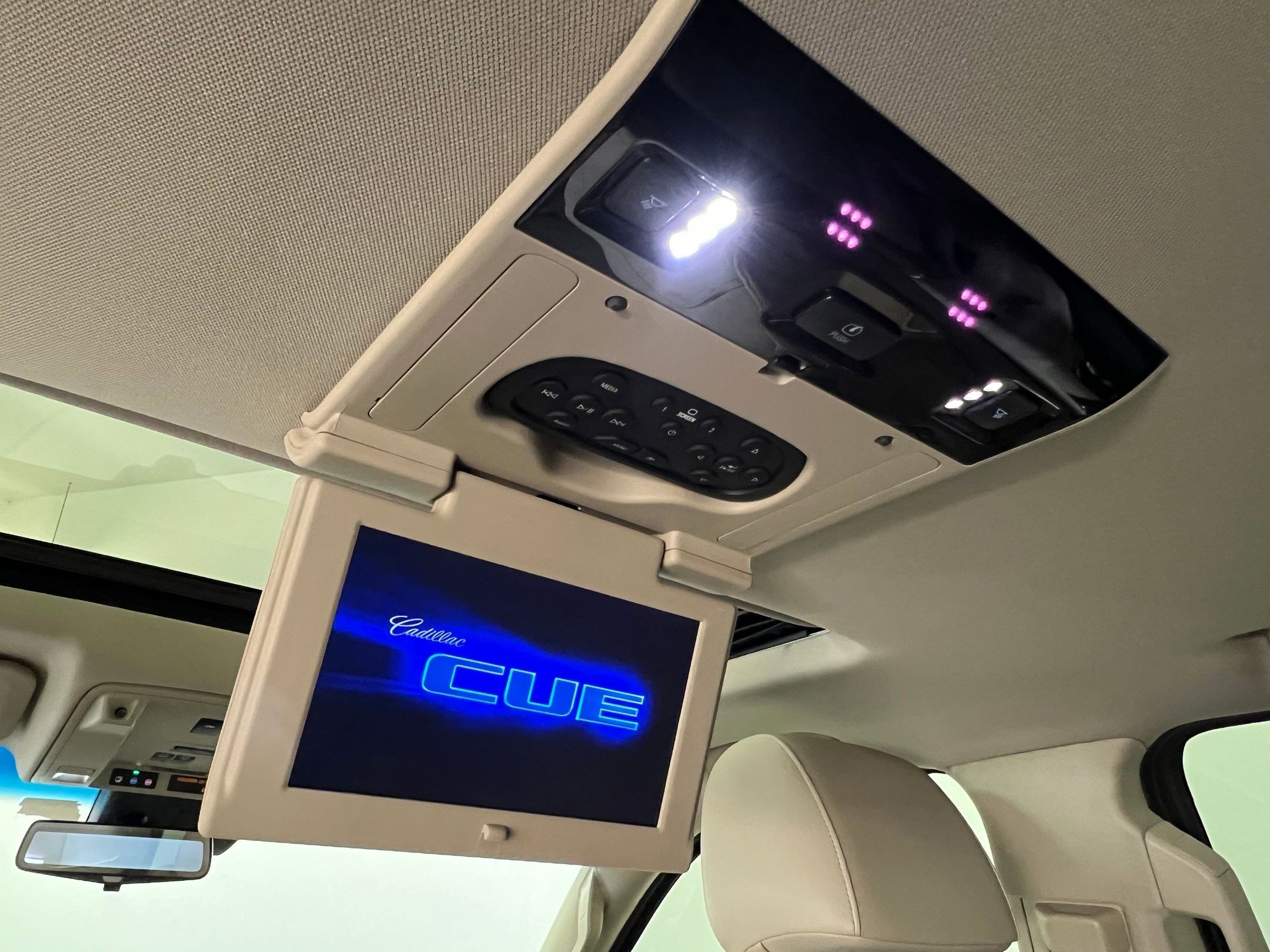 Used 2018 Cadillac Escalade Premium Luxury image 35