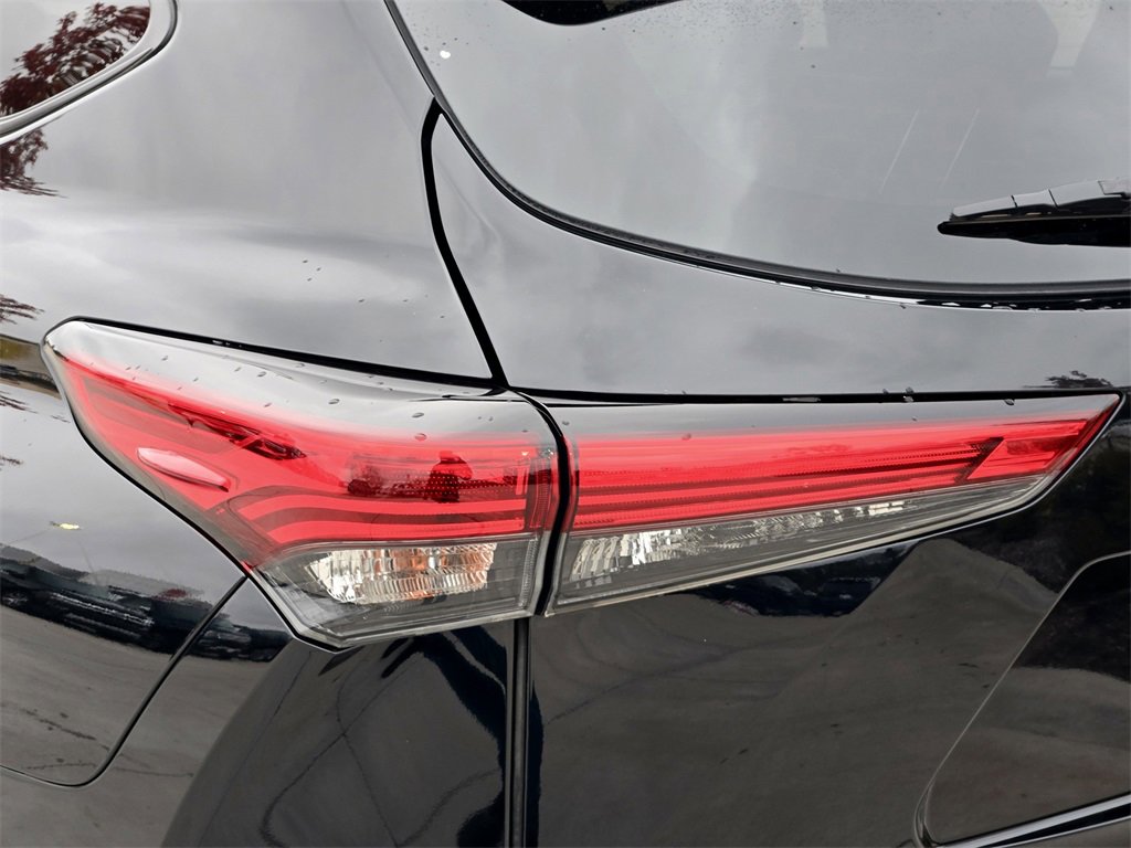 Used 2023 Toyota Highlander XSE image 6
