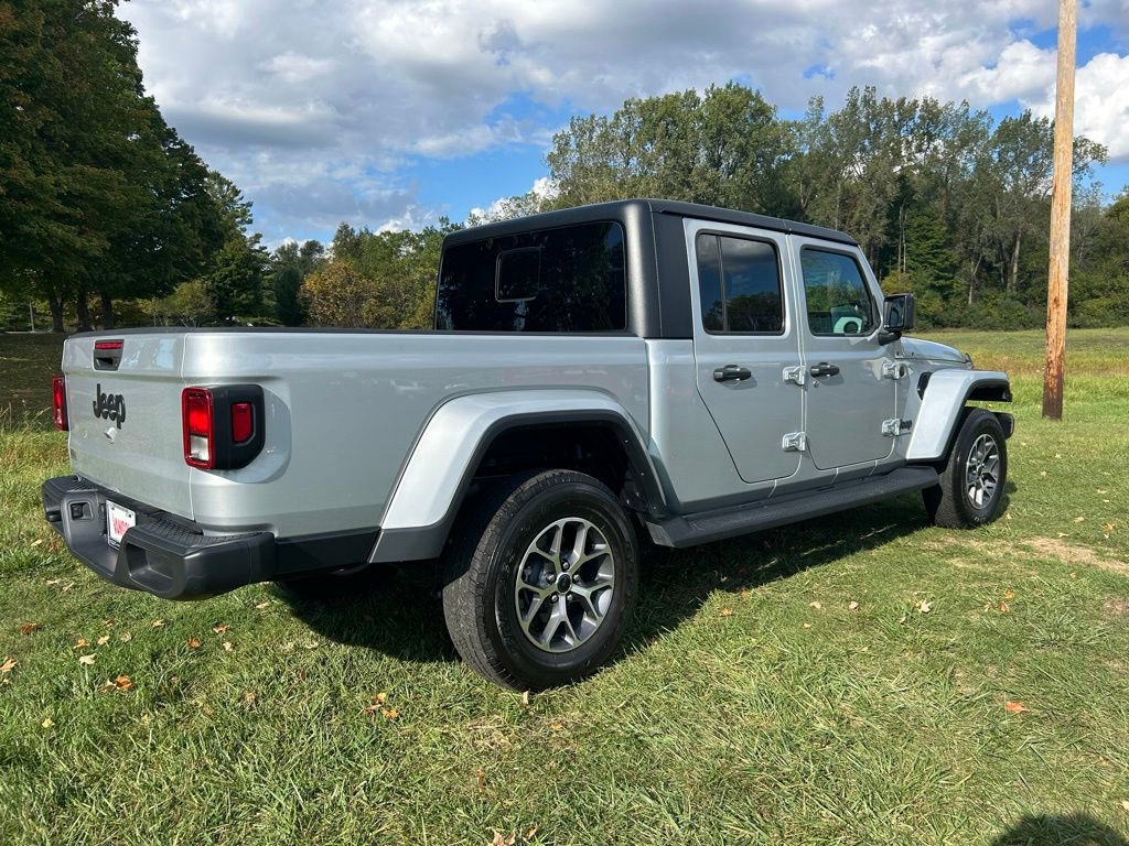 Used 2024 Jeep Gladiator Sport image 3