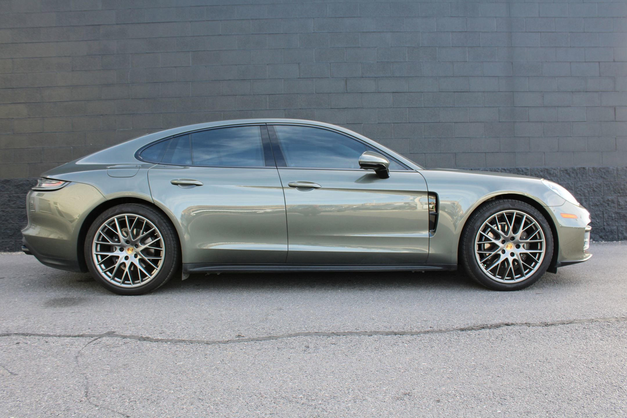 Certified 2023 Porsche Panamera Platinum Edition image 8