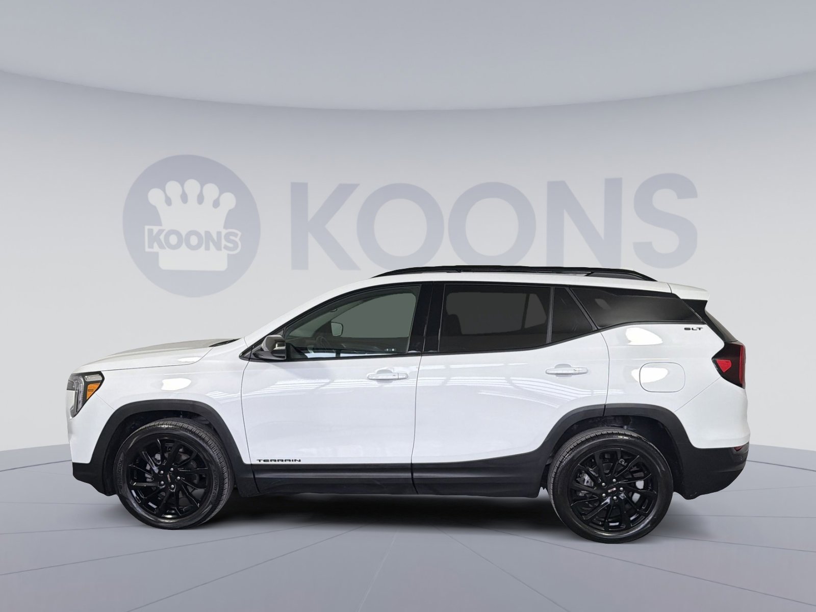 Used 2024 GMC Terrain SLT w/ Elevation Edition image 2