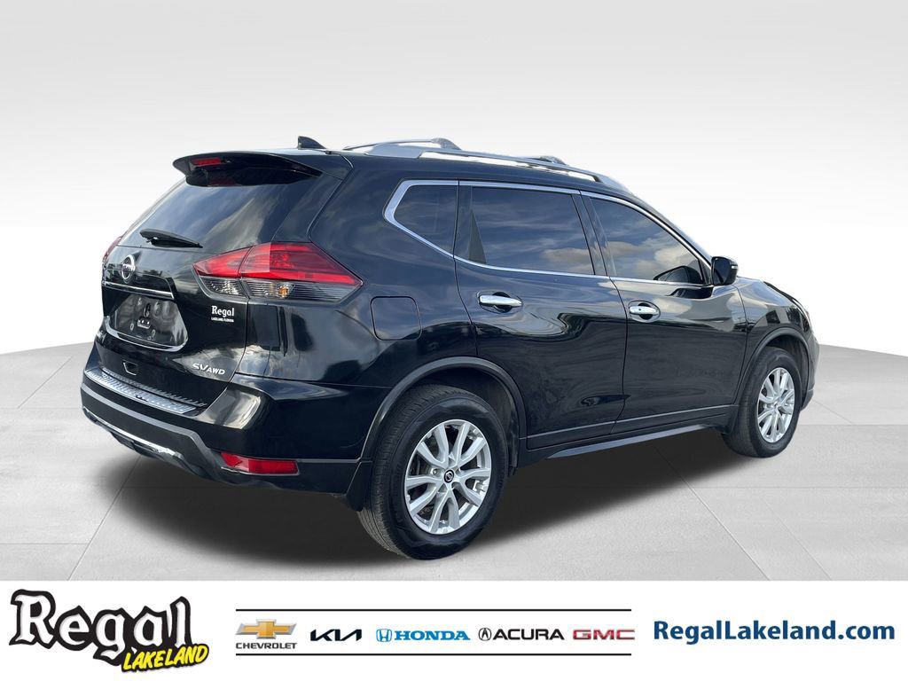 Used 2017 Nissan Rogue SV image 4