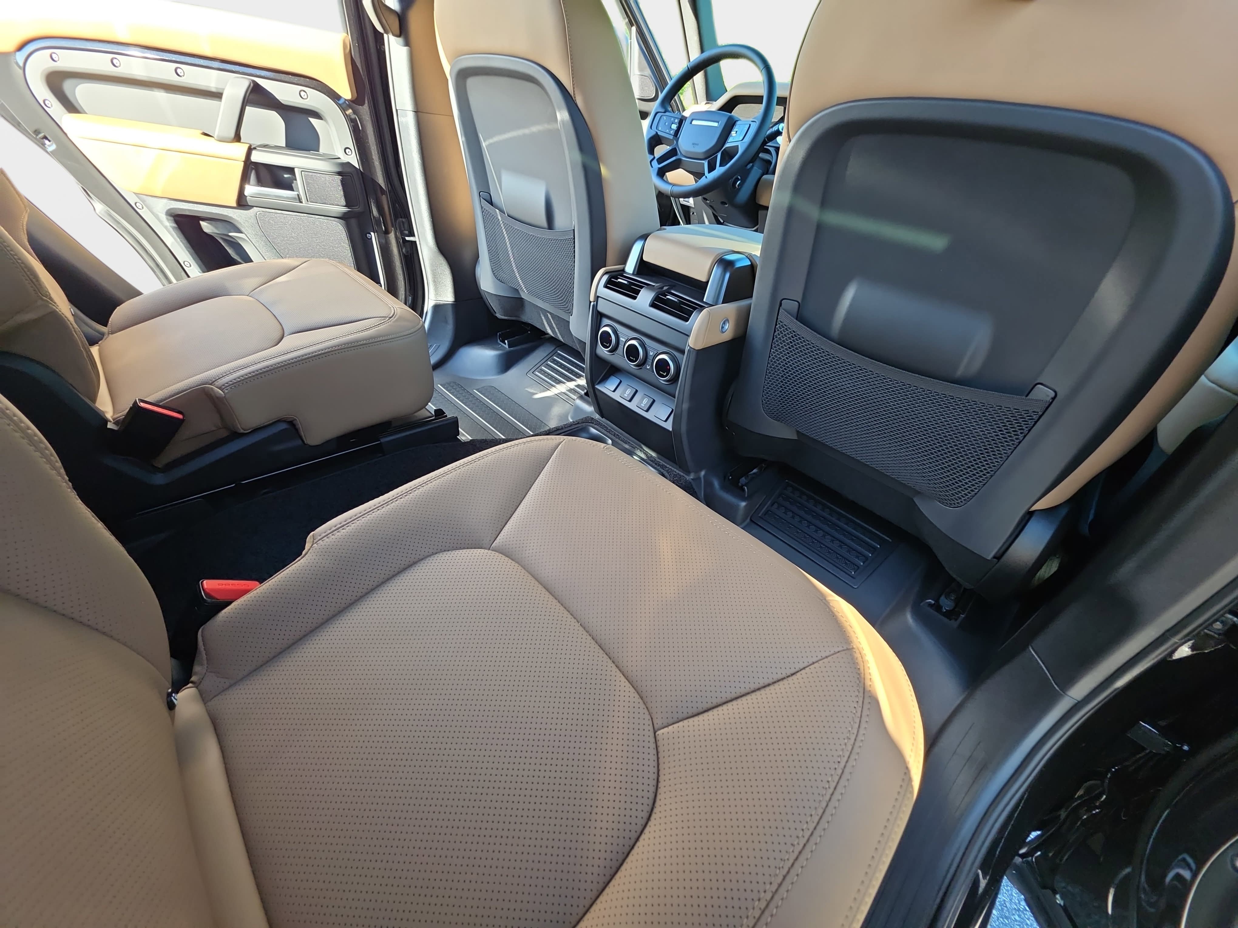 New 2026 Land Rover Defender 130 X-Dynamic SE AWD/4WD image 11
