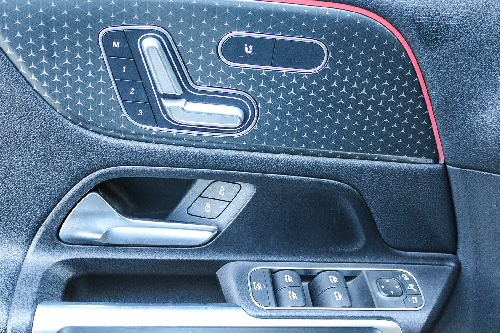 Used 2024 Mercedes-Benz GLB 250 image 22