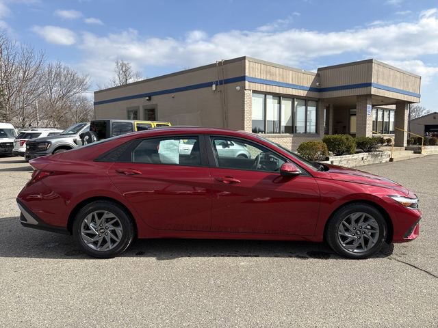 Used 2024 Hyundai Elantra SEL image 13