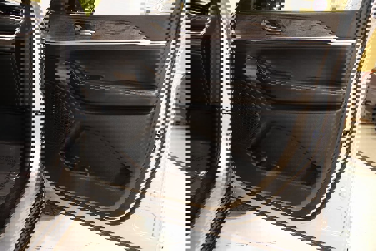 Used 2024 Jeep Grand Cherokee L Limited w/ Luxury Tech Group II image 52