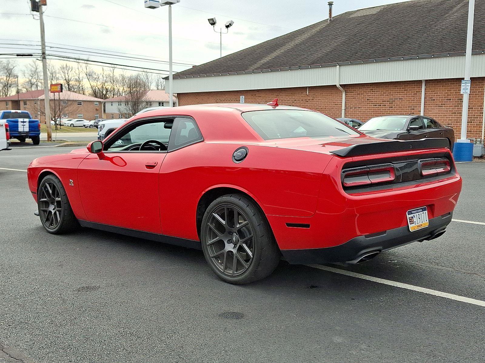 Used 2016 Dodge Challenger R/T Scat Pack w/ Leather Interior Group image 4