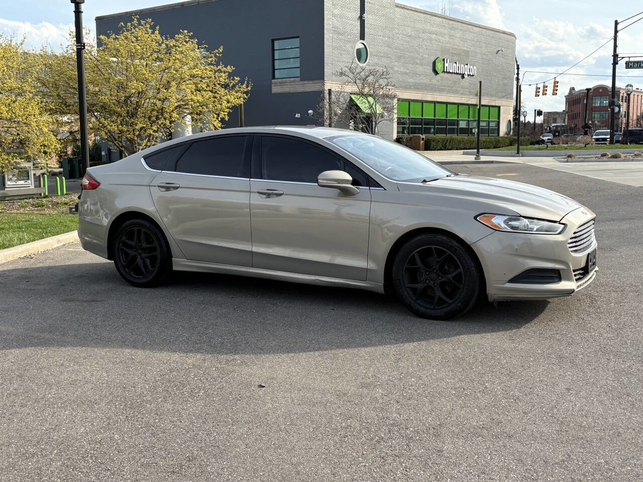 Used 2015 Ford Fusion SE FWD image 7
