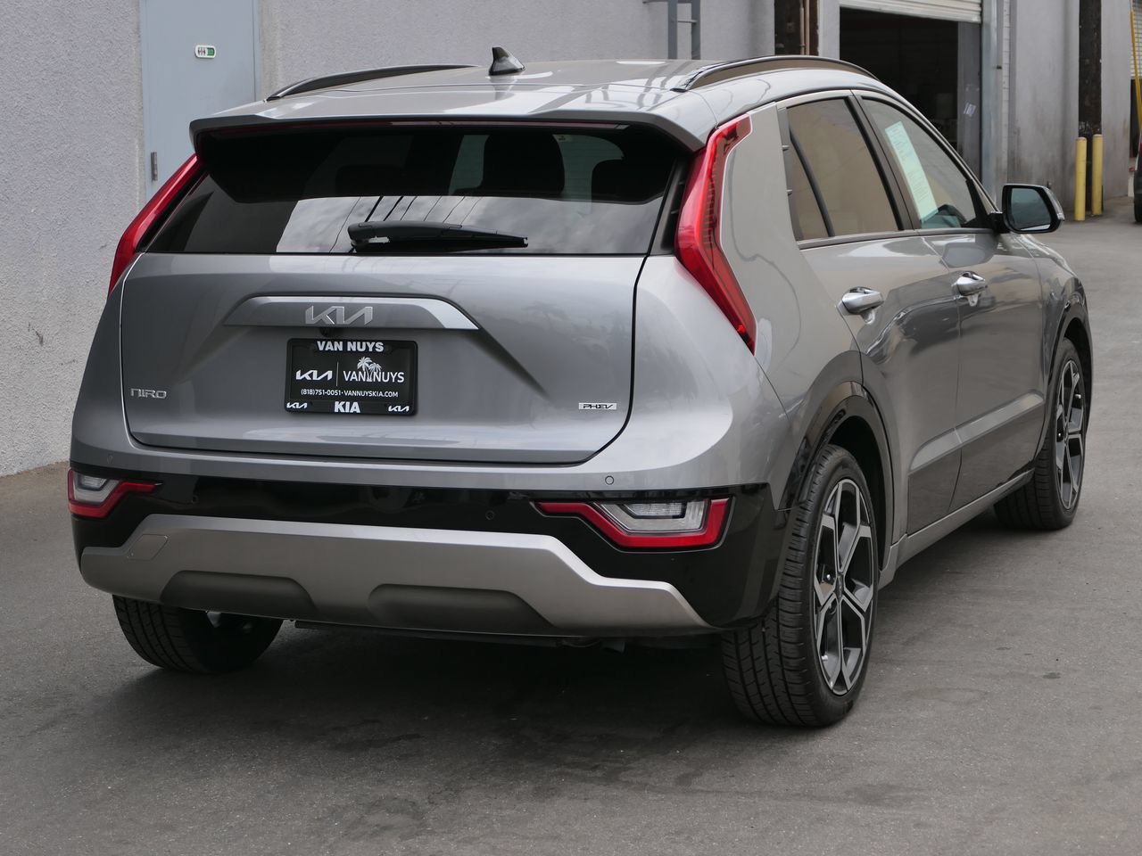 Certified 2023 Kia Niro SX Touring FWD image 3