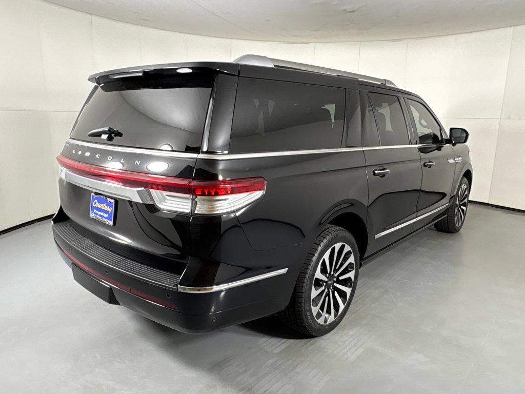 Used 2023 Lincoln Navigator L Reserve AWD/4WD image 8