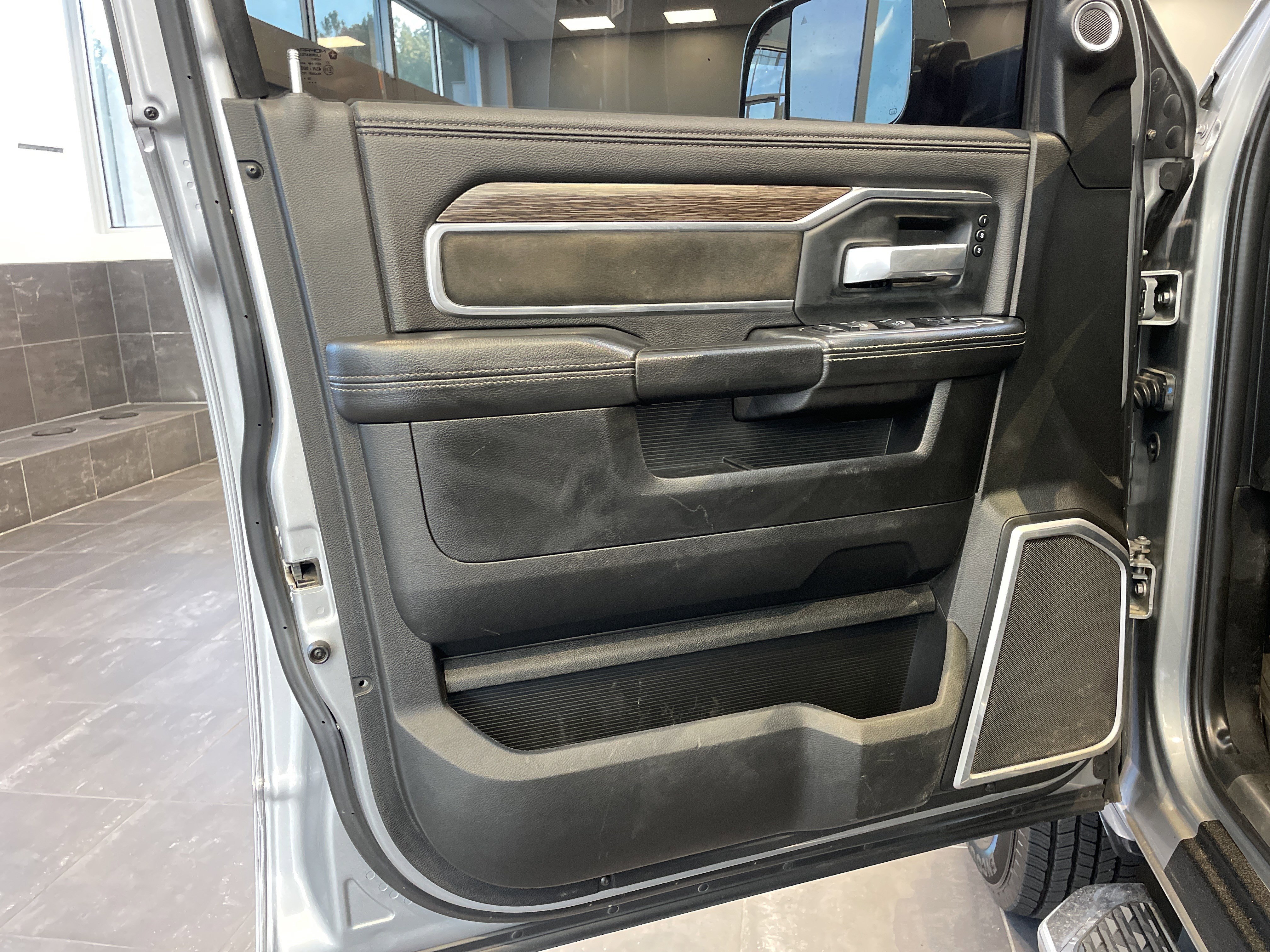 Used 2020 RAM 3500 Laramie image 14