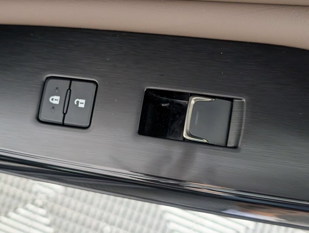 Used 2022 Lexus ES 300h Ultra Luxury w/ Protection Package (P3) FWD image 34