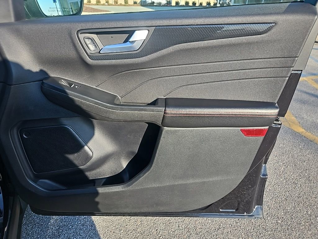 Used 2025 Ford Escape ST-Line image 32