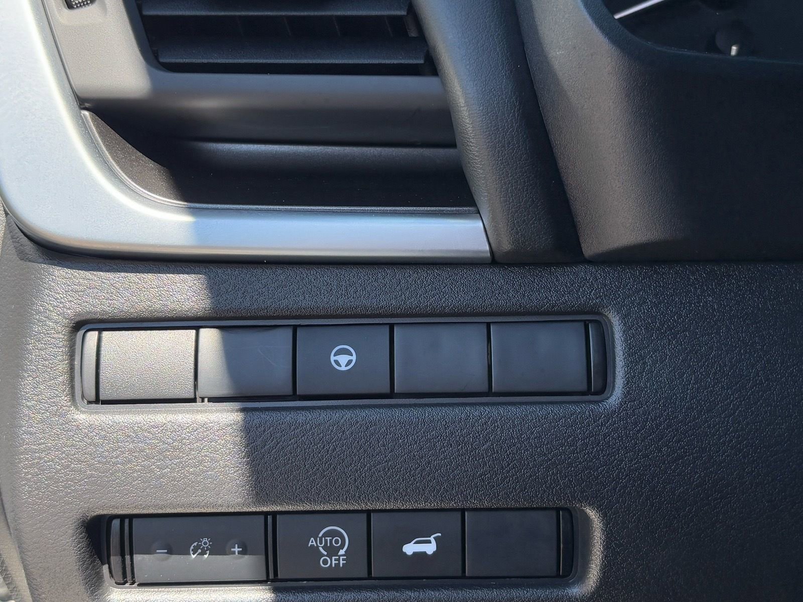 Certified 2025 Nissan Rogue SV image 28