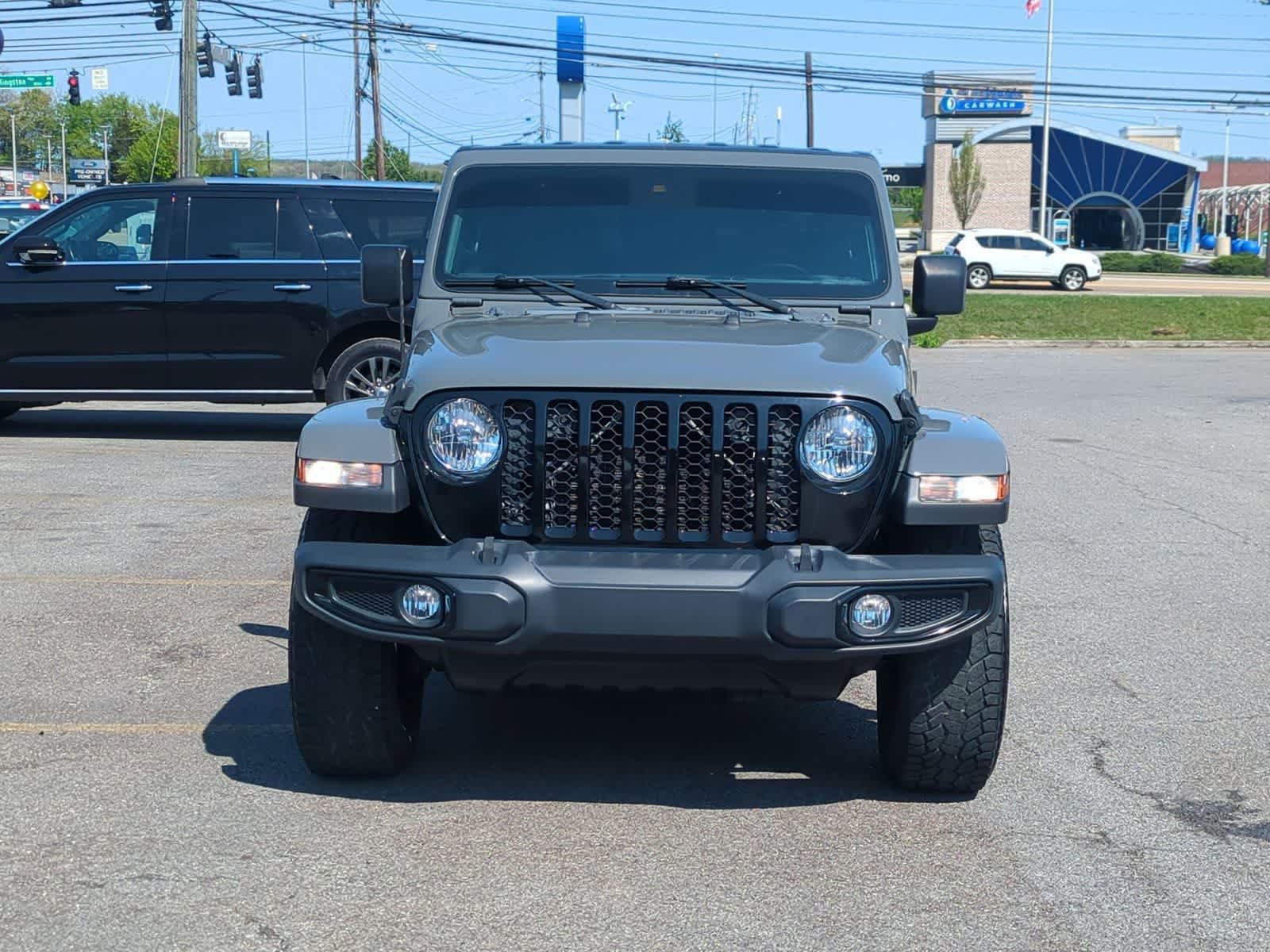 Used 2021 Jeep Gladiator Sport AWD/4WD image 3