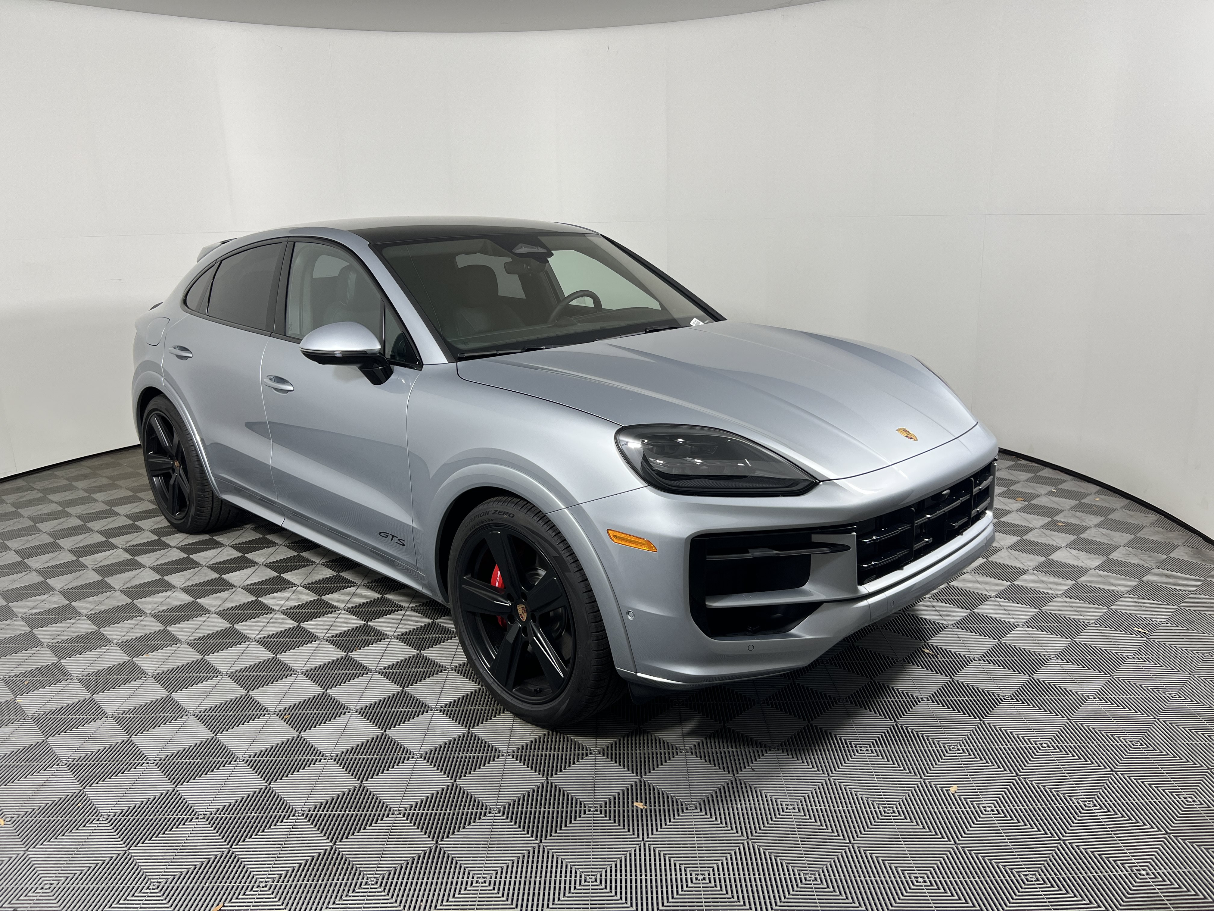 Certified 2026 Porsche Cayenne GTS AWD/4WD image 9