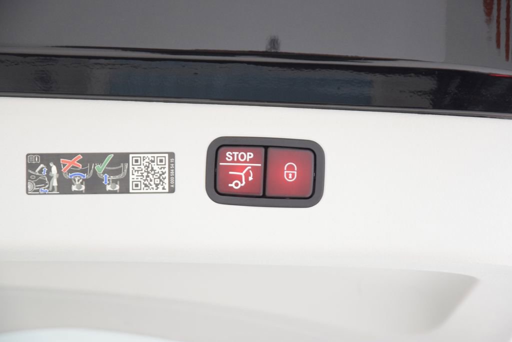 Certified 2023 Mercedes-Benz EQS 580 4MATIC SUV image 31
