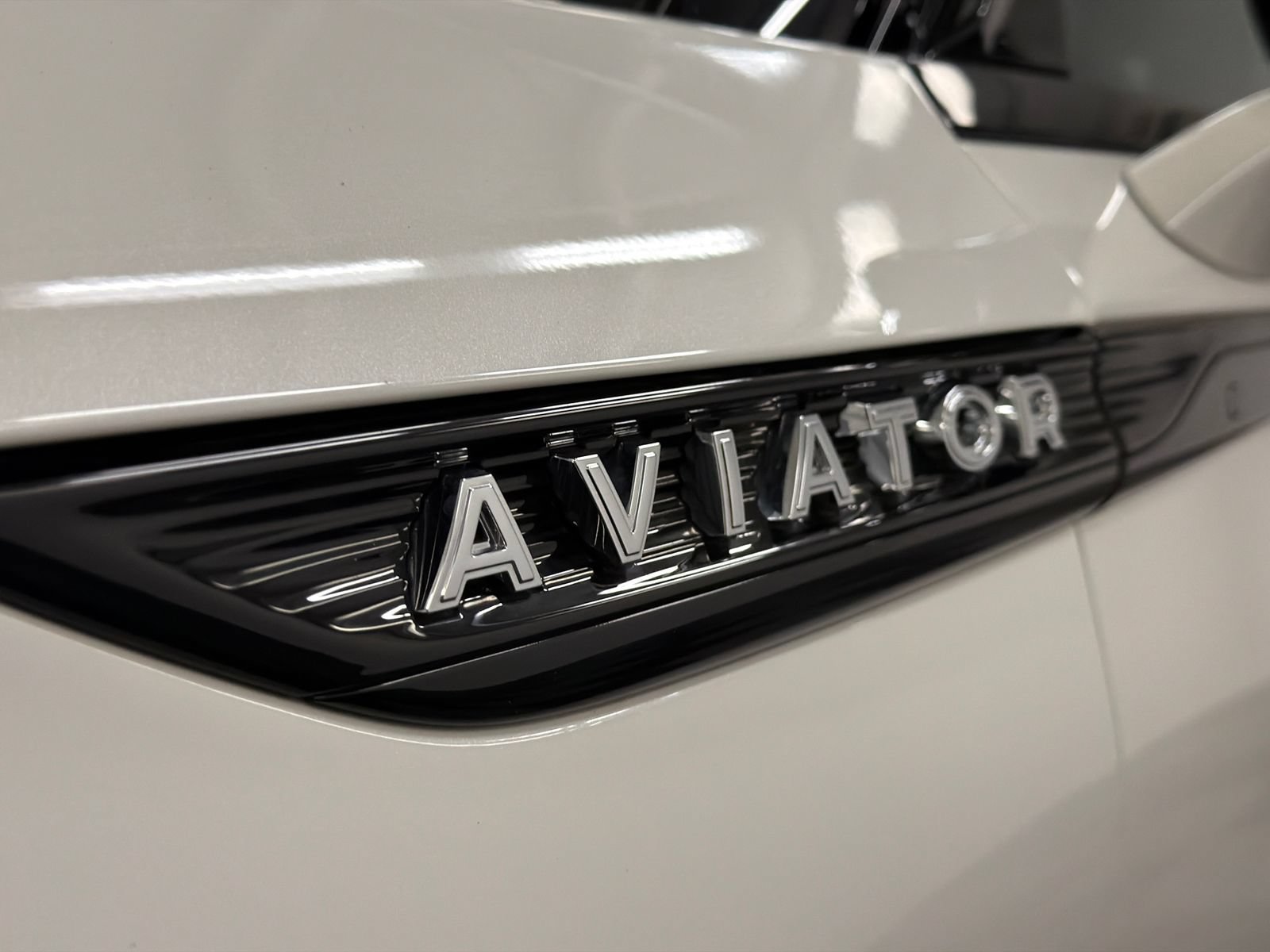 Used 2025 Lincoln Aviator Reserve w/ Equipment Group 201A AWD/4WD image 13