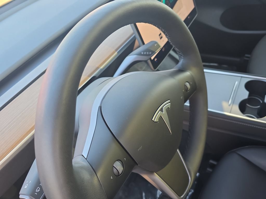 Used 2025 Tesla Model Y Long Range RWD image 22