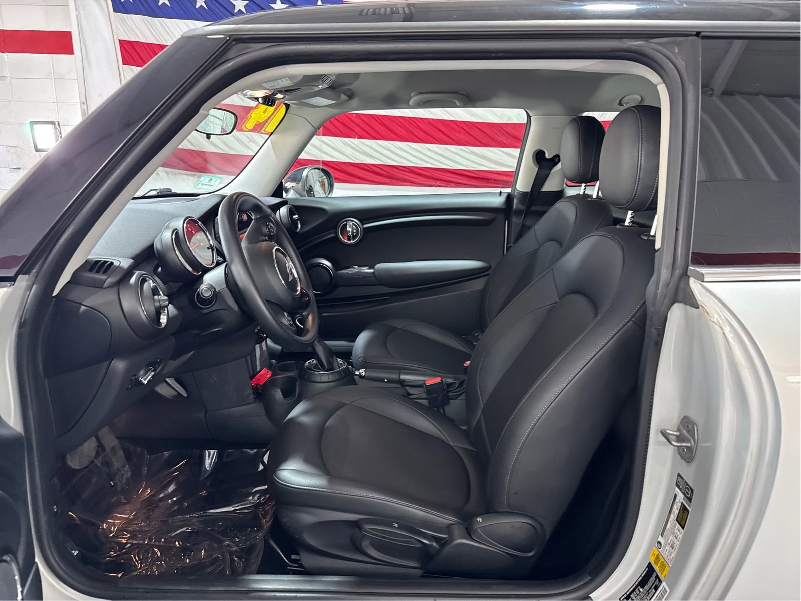 Used 2014 MINI Cooper 2-Door Hardtop FWD image 9