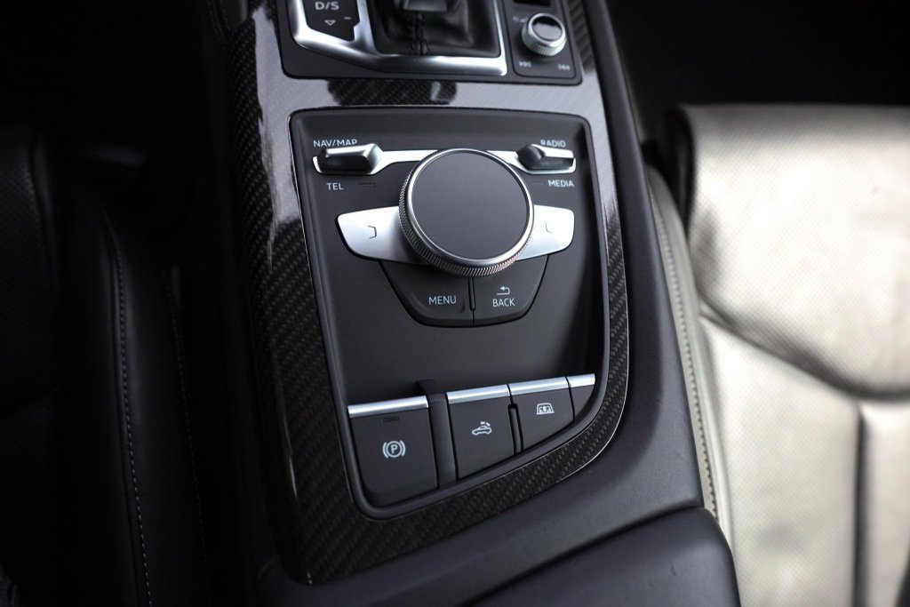 Used 2018 Audi R8 V10 plus w/ Full Leather Package image 21