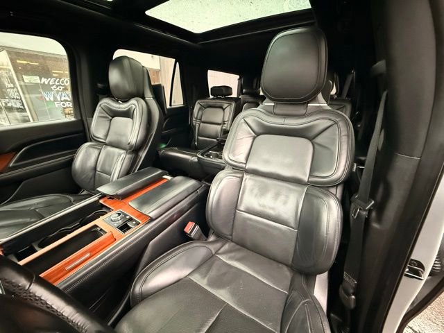 Used 2019 Lincoln Navigator L Reserve AWD/4WD image 17