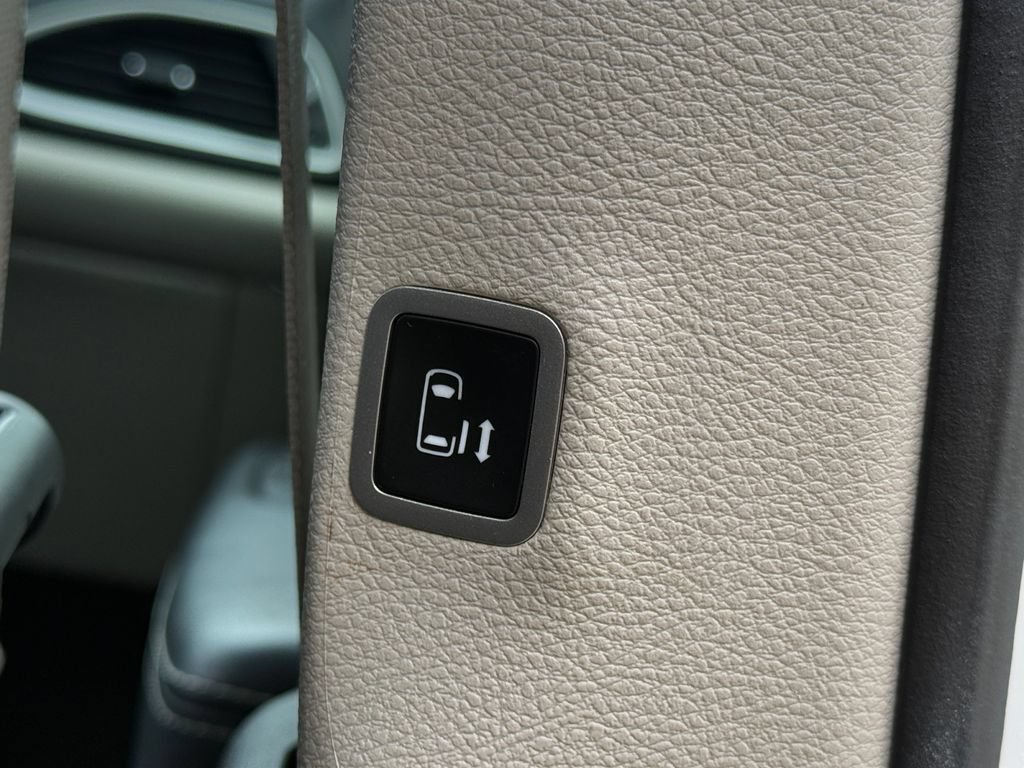 Used 2024 Chrysler Pacifica Touring-L FWD image 45