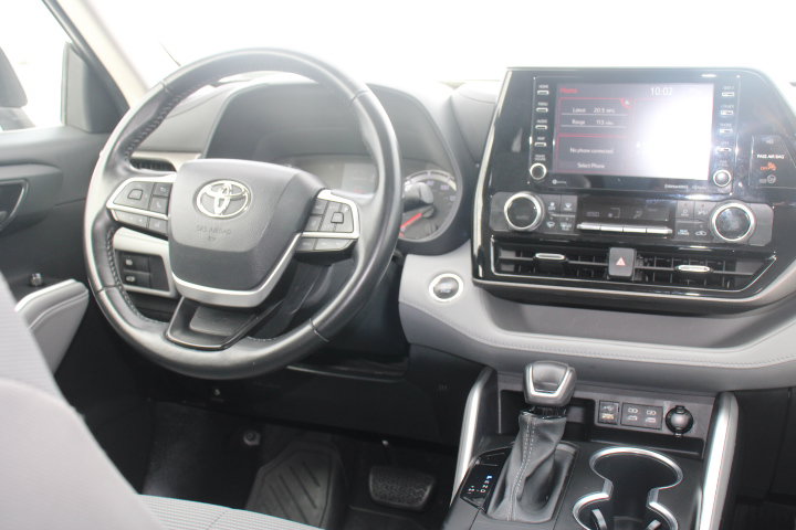 Used 2022 Toyota Highlander LE AWD/4WD image 23