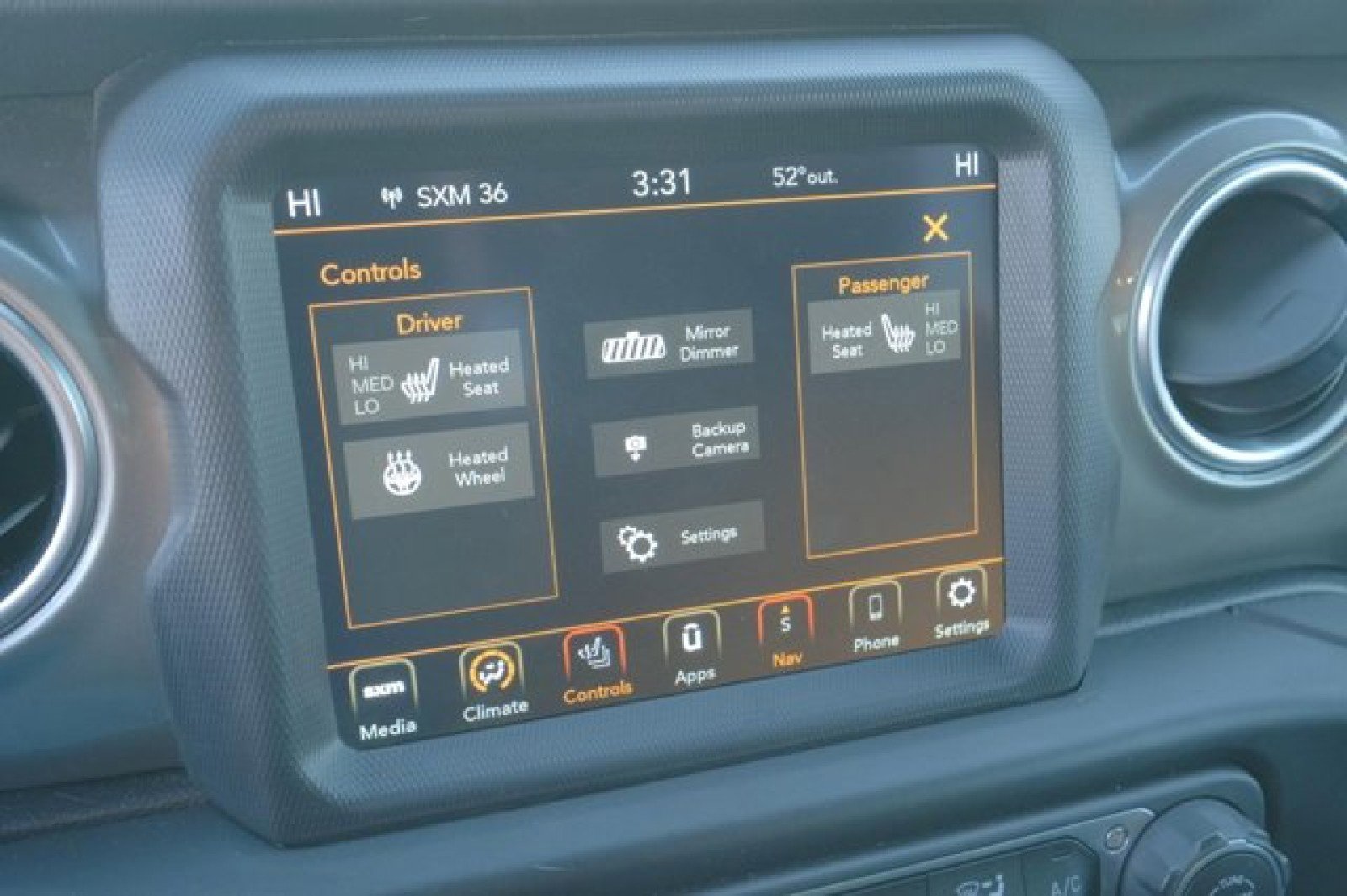 Used 2020 Jeep Wrangler Unlimited Sahara image 24