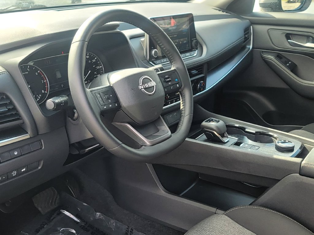 Used 2026 Nissan Rogue SV AWD/4WD image 13