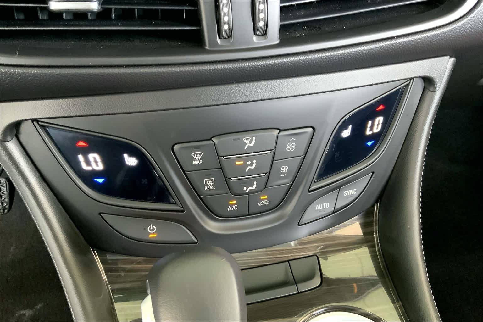 Used 2020 Buick Envision Essence w/ Experience Buick Package FWD image 33