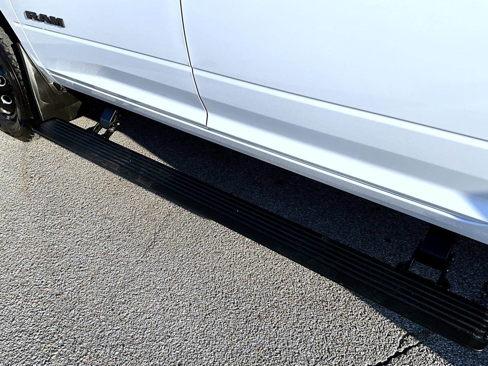 Used 2025 RAM 3500 Laramie AWD/4WD image 10