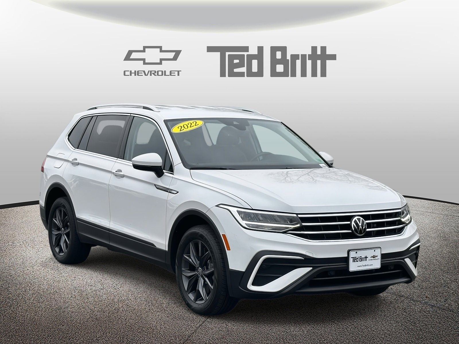 Used 2022 Volkswagen Tiguan SE image 3