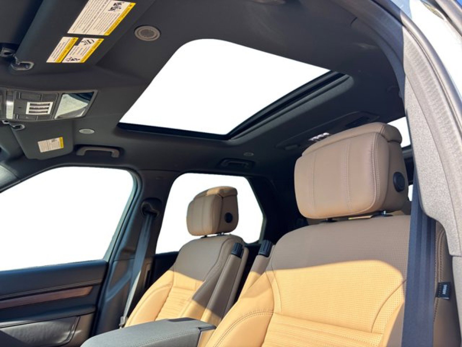 New 2025 Land Rover Discovery Dynamic SE image 12