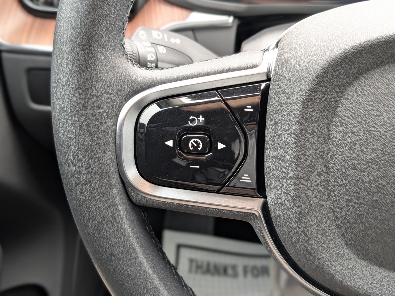 Used 2024 Volvo XC60 B5 Plus image 31