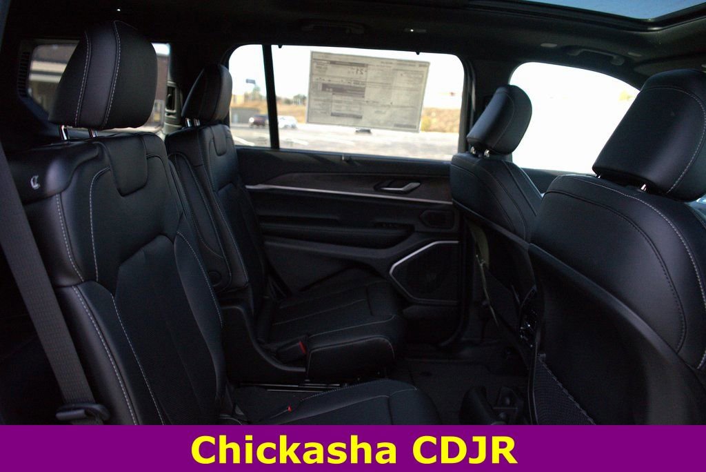 New 2025 Jeep Grand Cherokee L Limited w/ Luxury Tech Group II image 18