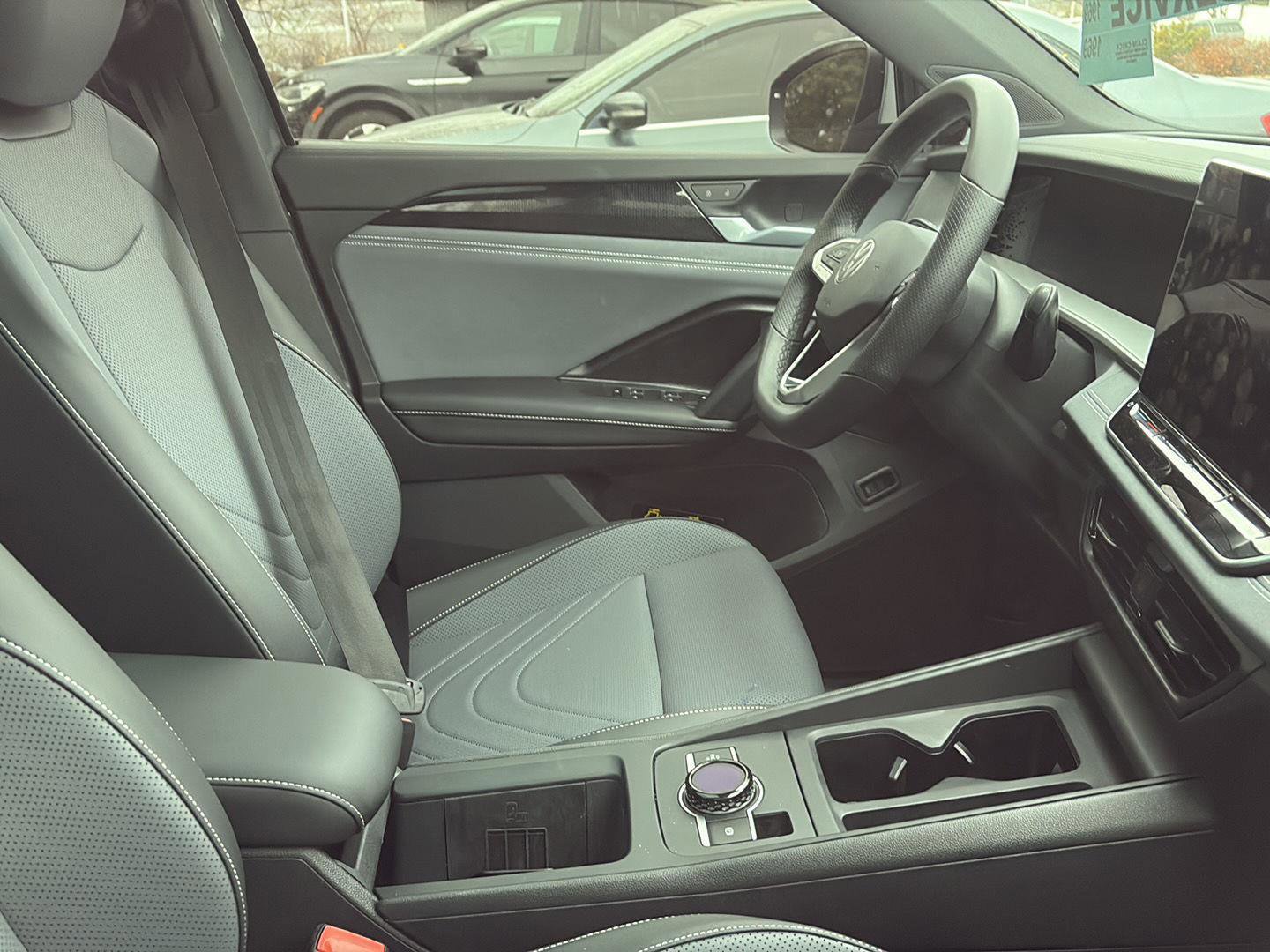 Used 2025 Volkswagen Tiguan SE R-Line image 5