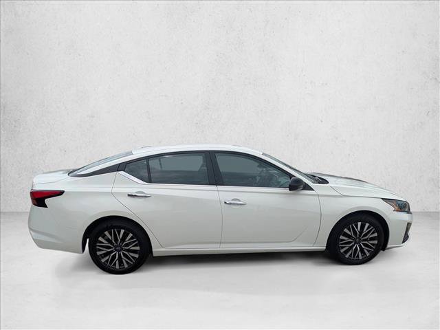 Used 2025 Nissan Altima 2.5 SV FWD image 4