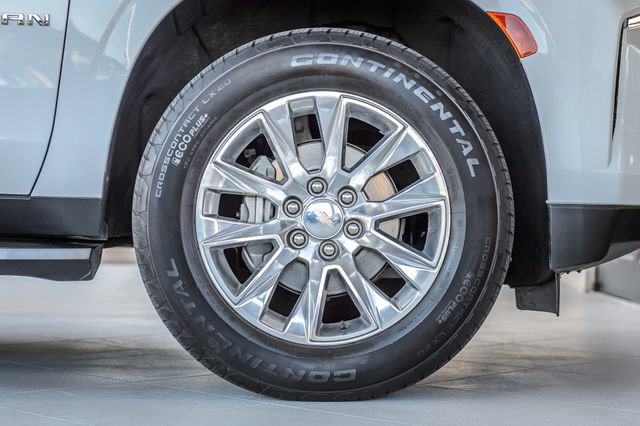 Used 2023 Chevrolet Suburban Premier image 16