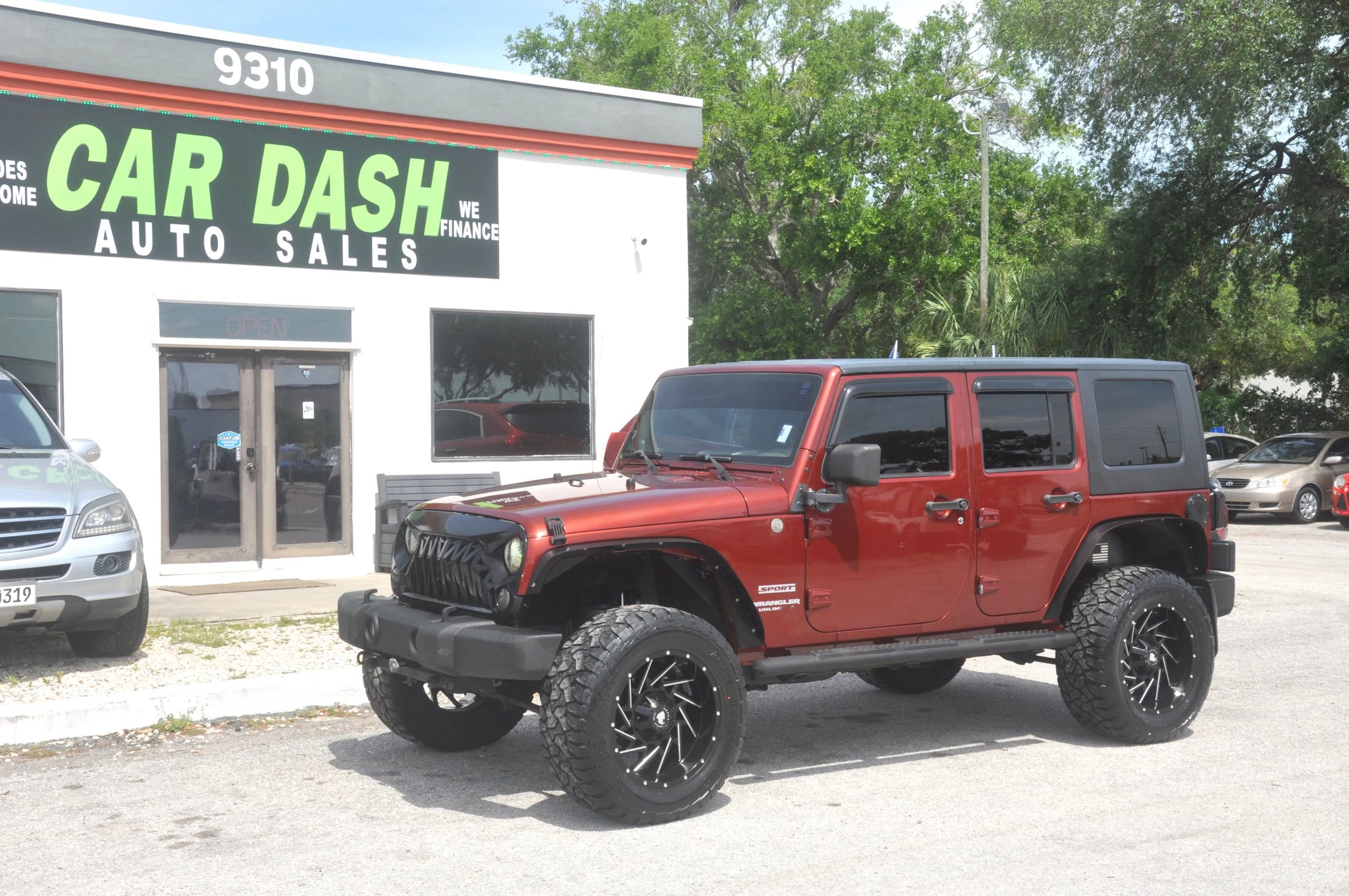 Used 2010 Jeep Wrangler Unlimited Sport AWD/4WD image 4