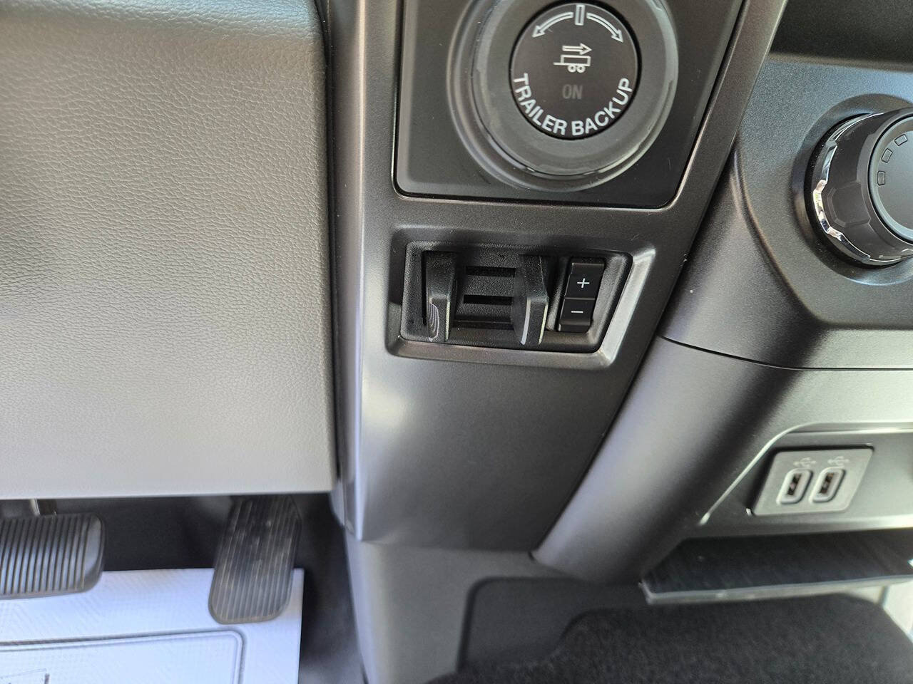Used 2019 Ford F150 XLT w/ Equipment Group 302A Luxury AWD/4WD image 17