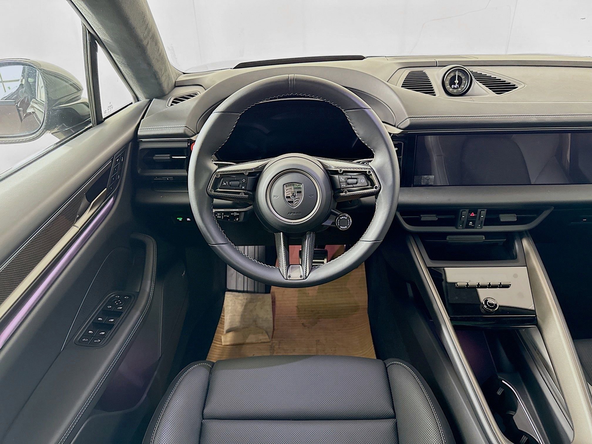 Certified 2024 Porsche Macan Turbo Electric image 15