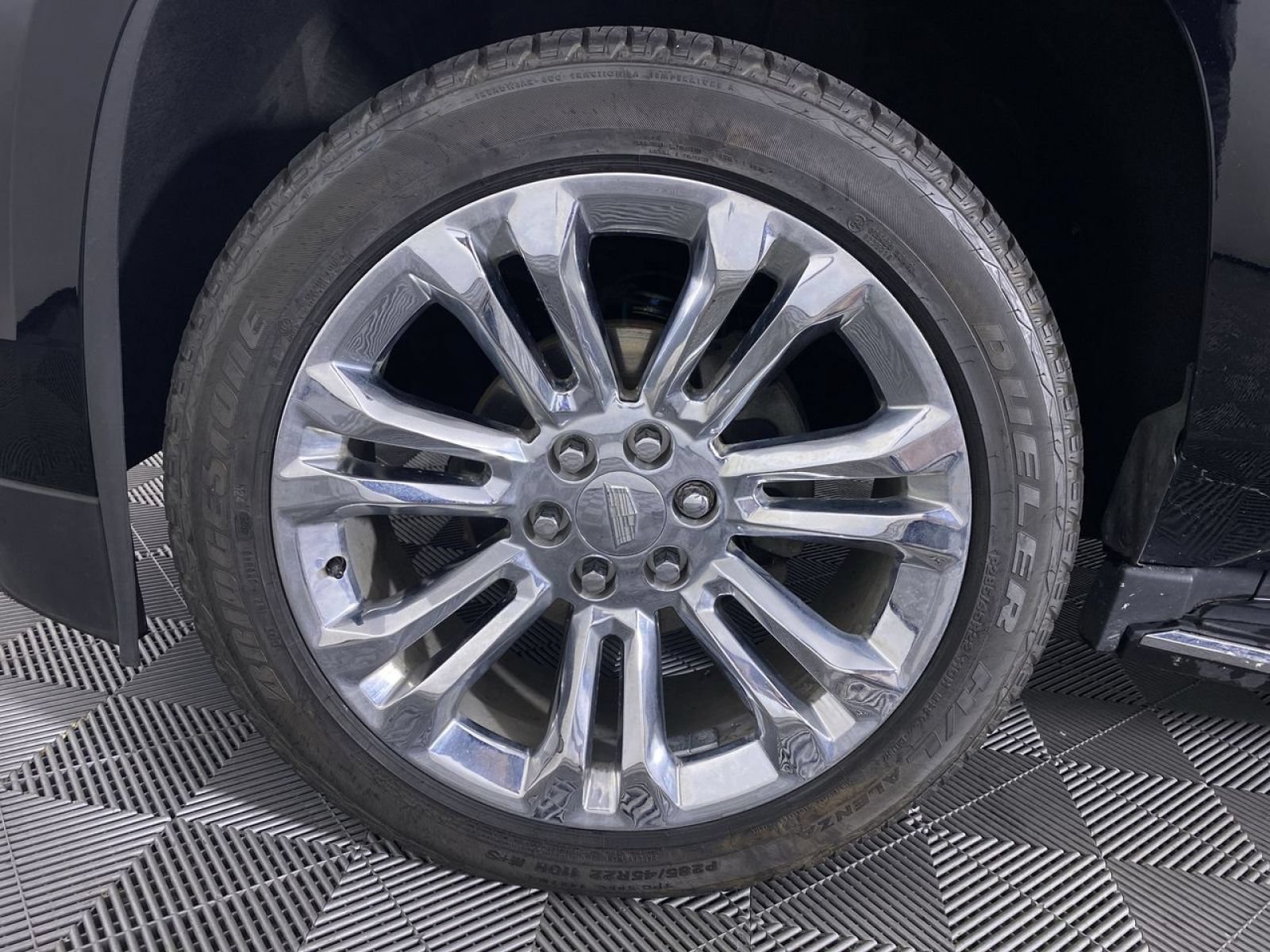 Certified 2018 Cadillac Escalade Luxury w/ LPO, Radiant Package AWD/4WD image 17