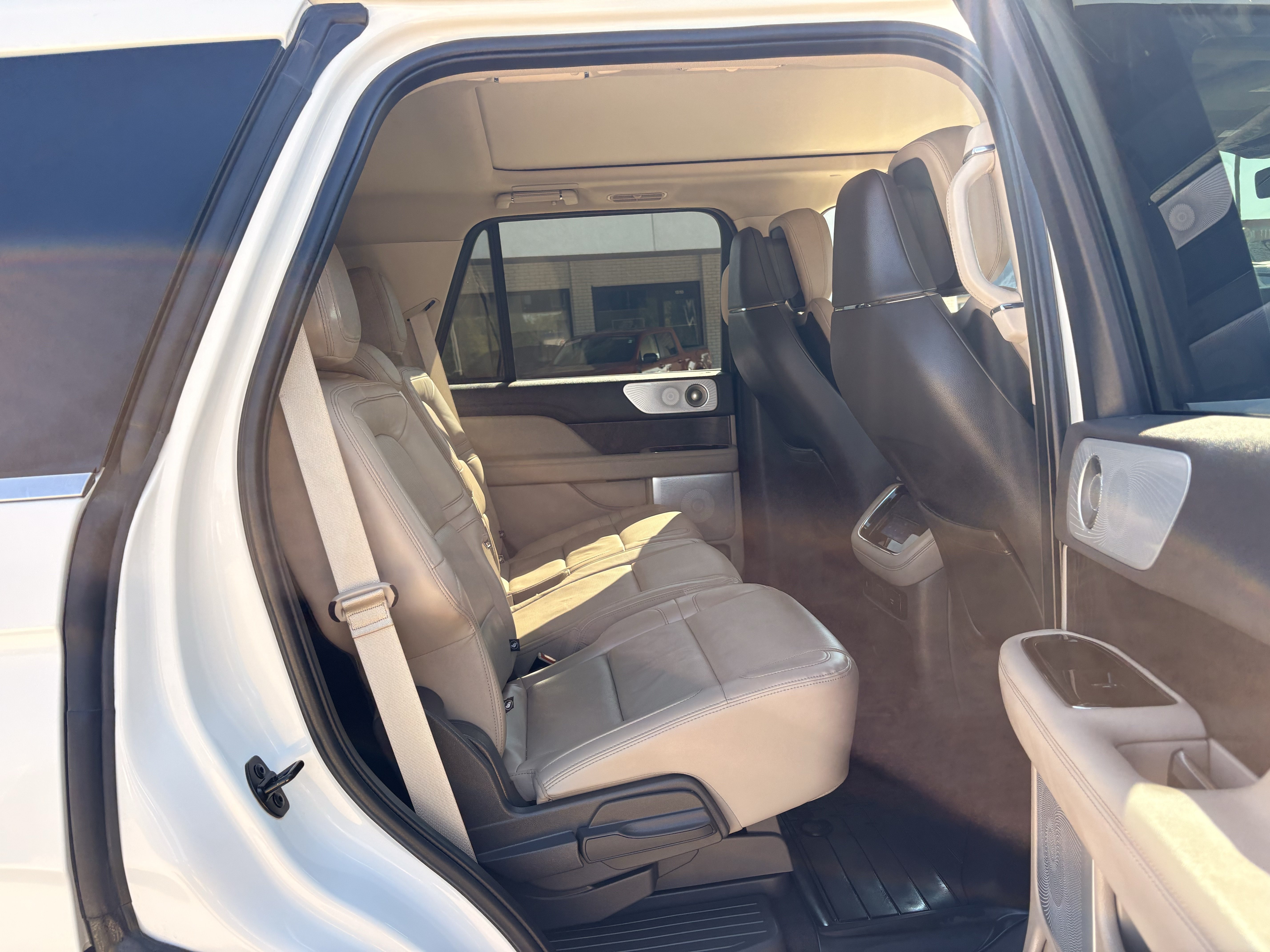 Used 2023 Lincoln Navigator Reserve AWD/4WD image 8