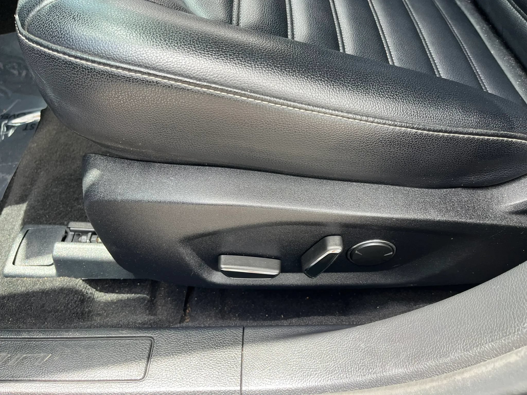 Used 2020 Ford Fusion SEL FWD image 11