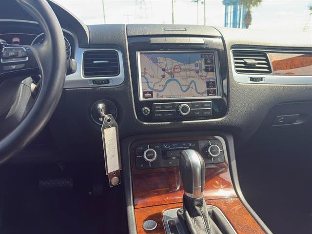 Used 2014 Volkswagen Touareg Sport AWD/4WD image 12