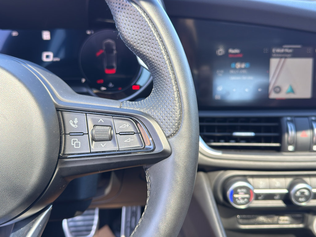 Used 2024 Alfa Romeo Giulia Veloce AWD/4WD image 35