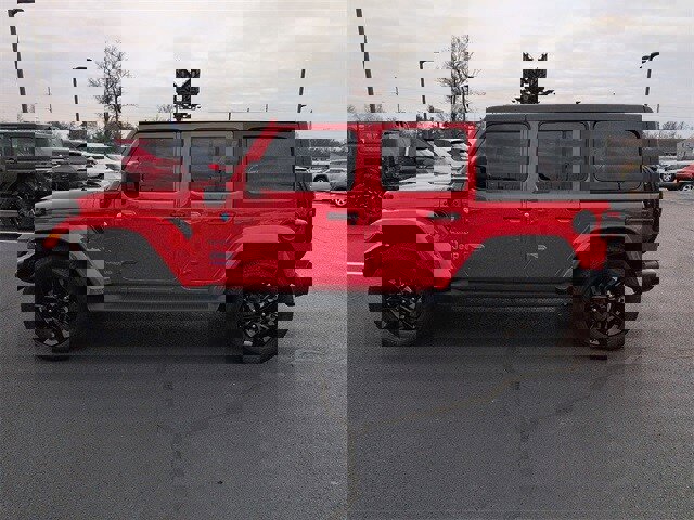 Used 2022 Jeep Wrangler Unlimited Sahara image 4