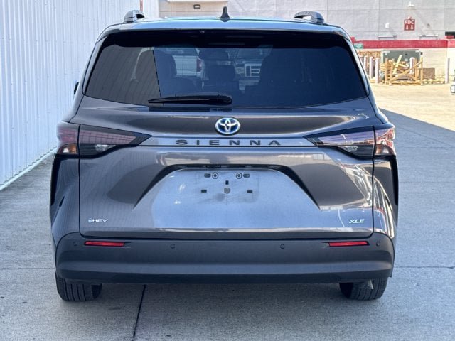 Certified 2025 Toyota Sienna XLE FWD image 5
