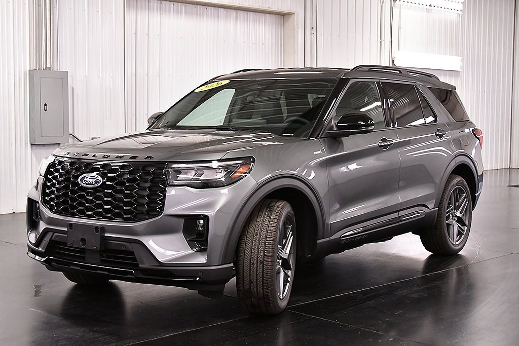 New 2026 Ford Explorer ST-Line image 3